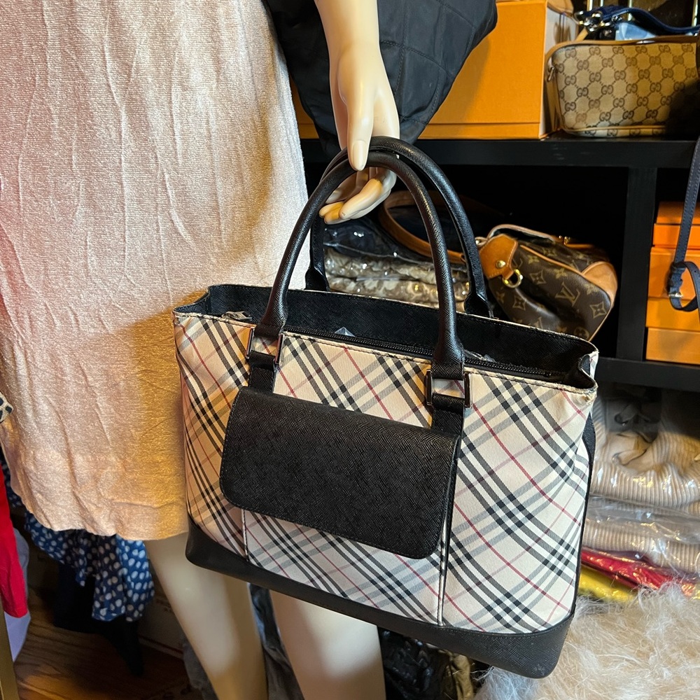 Authentic Burberry bag - Picture 2 of 4